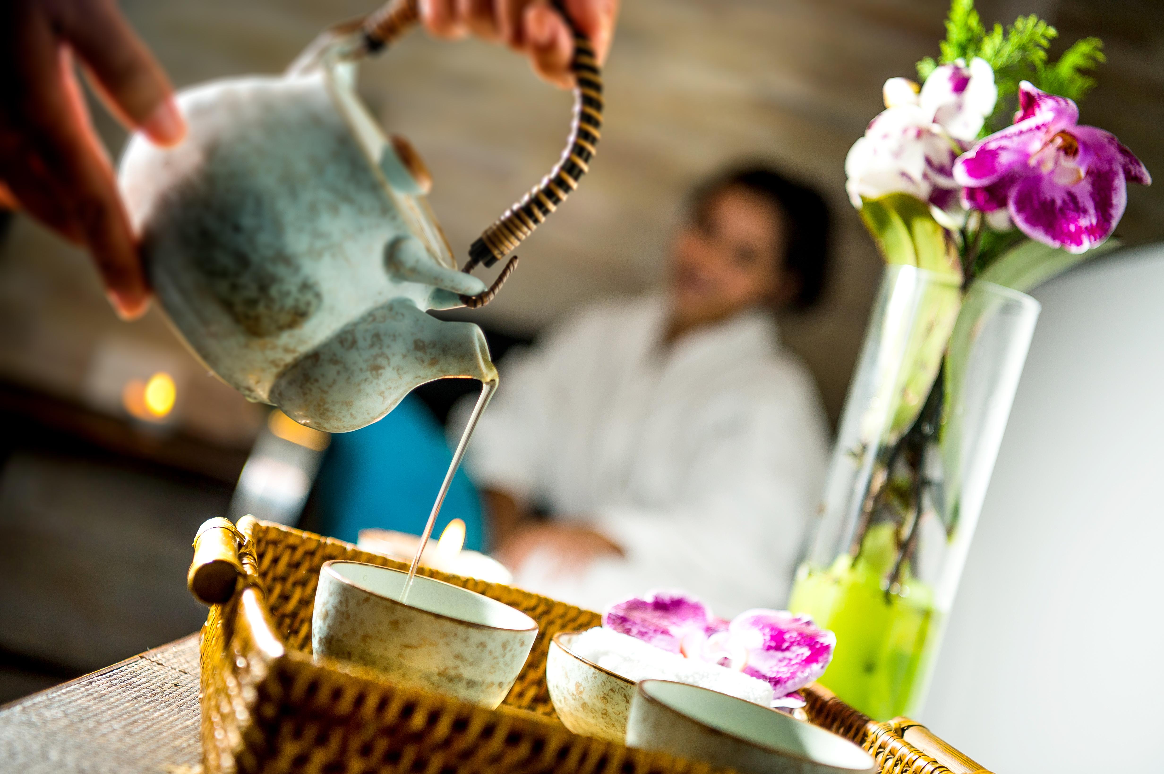 풀만 상파울로 구아룰류스 에어포트 호텔 과룰류스 외부 사진 Tea being poured