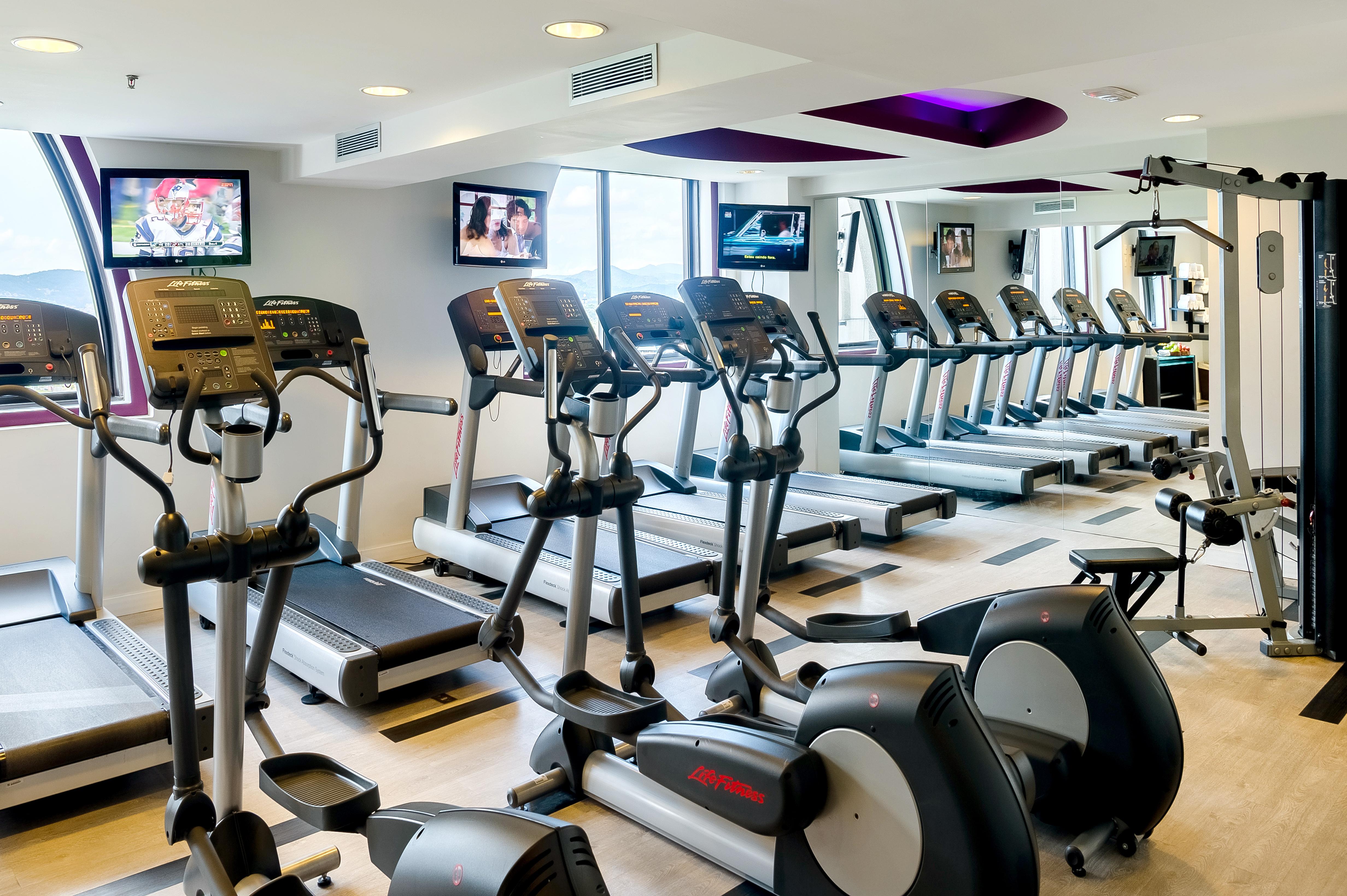 풀만 상파울로 구아룰류스 에어포트 호텔 과룰류스 외부 사진 A typical Virgin Active gym