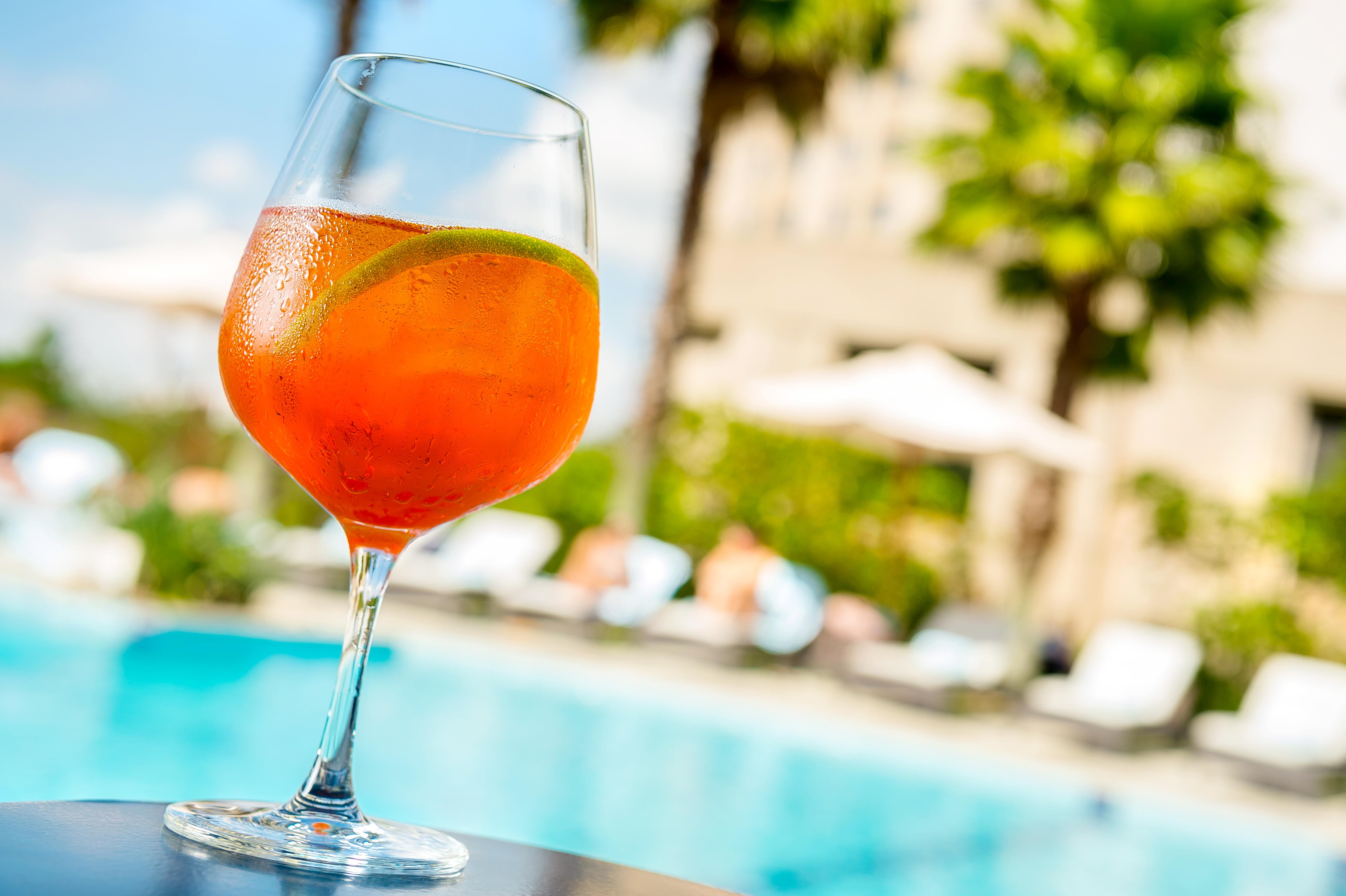 풀만 상파울로 구아룰류스 에어포트 호텔 과룰류스 외부 사진 A glass of Aperol Spritz