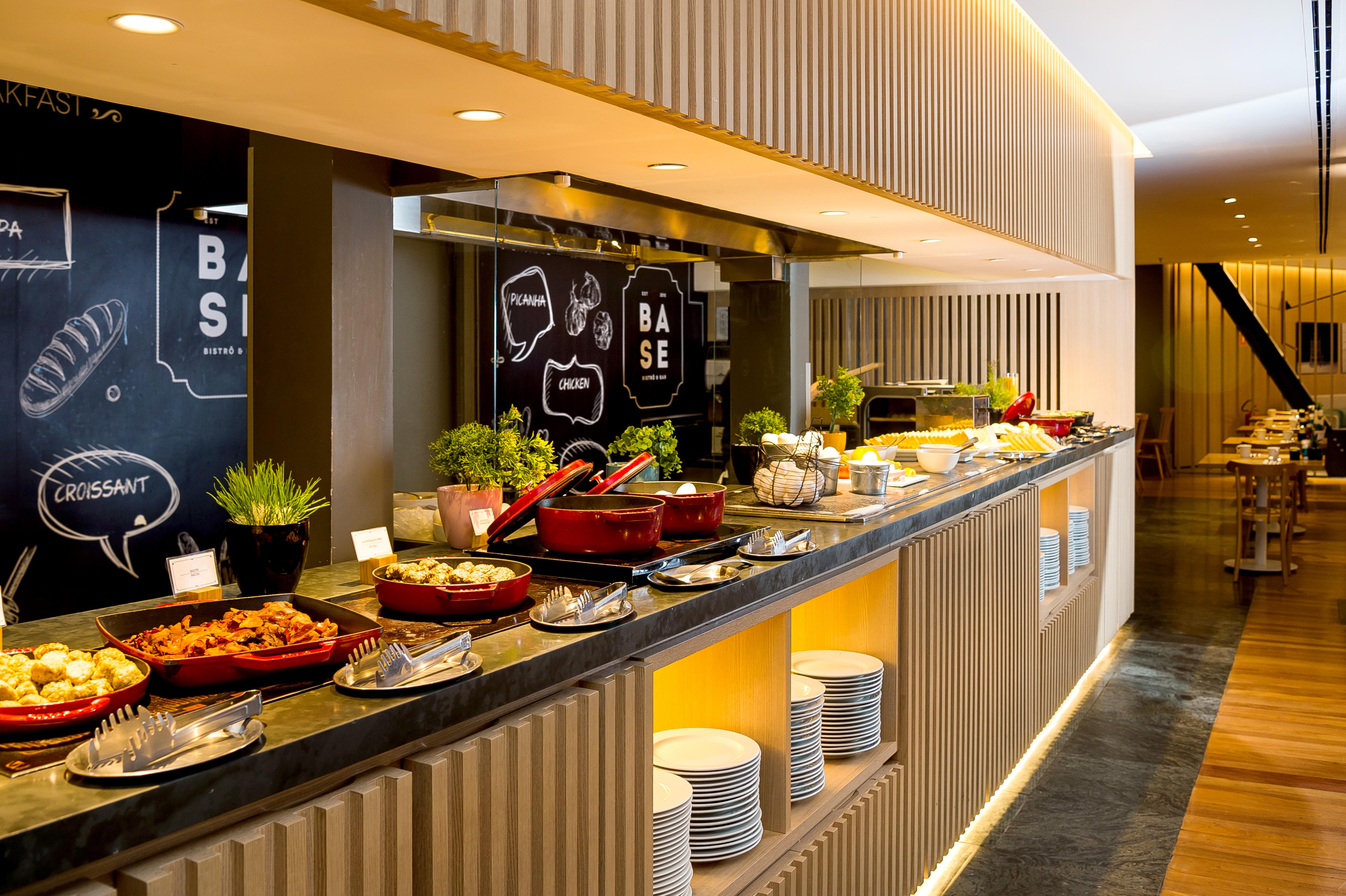 풀만 상파울로 구아룰류스 에어포트 호텔 과룰류스 외부 사진 A buffet at a hotel